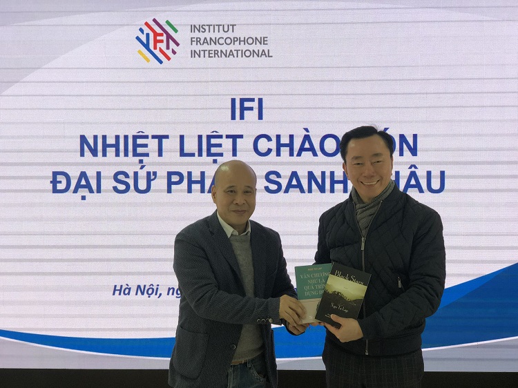 Viện trưởng IFI, ông Ngô Tự Lập và ông Phạm Sanh Châu, Đại sứ Đặc mệnh toàn quyền của Việt Nam tại Cộng hòa Ấn Độ