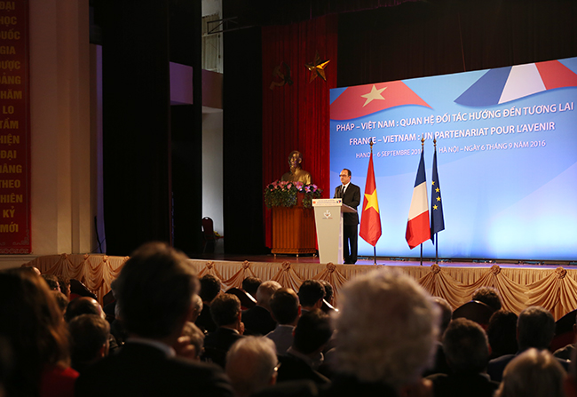 Ngày 06/9/2016, Tổng thống Cộng hòa Pháp Francois Hollande có bài phát biểu tại ĐHQGHN về chủ đề: “Tương lai chung của Pháp và Việt Nam” trong khuôn khổ chuyến thăm cấp Nhà nước đến Việt Nam từ ngày 5 - 7/9/2016 nhằm tăng cường hợp tác song phương giữa hai quốc gia Việt Nam – Pháp